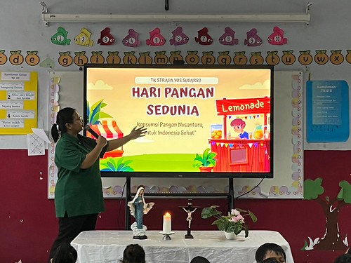 Belajar Bersyukur Melalui Ibadat dan Makan Jajanan Tradisional